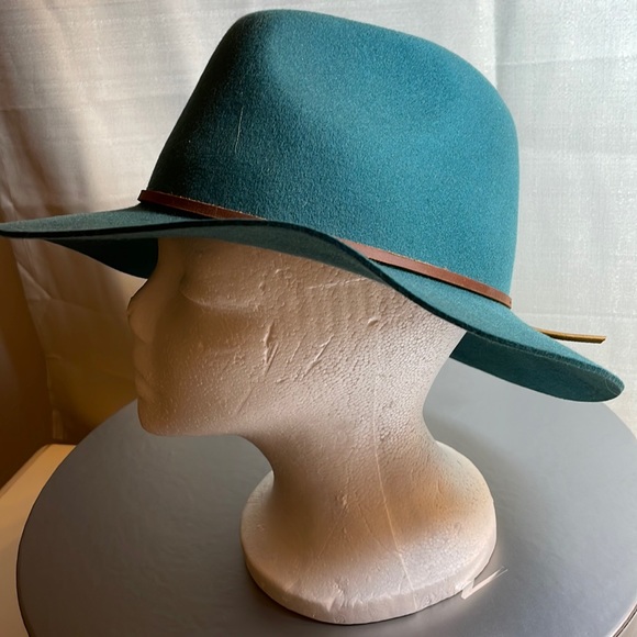 Fedora in Green - Picture 2 of 5
